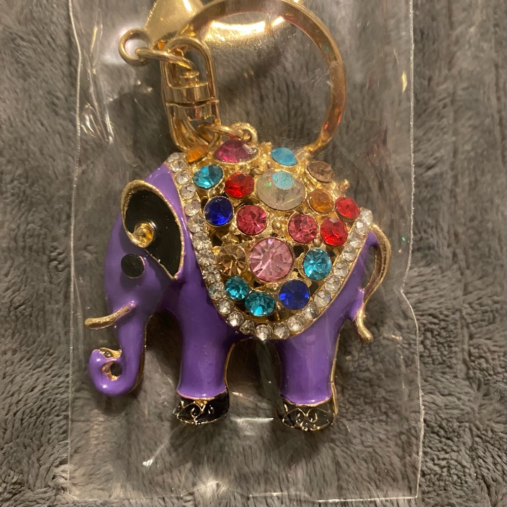 Elephant Rhinestone Keychain - Picture 3 of 3